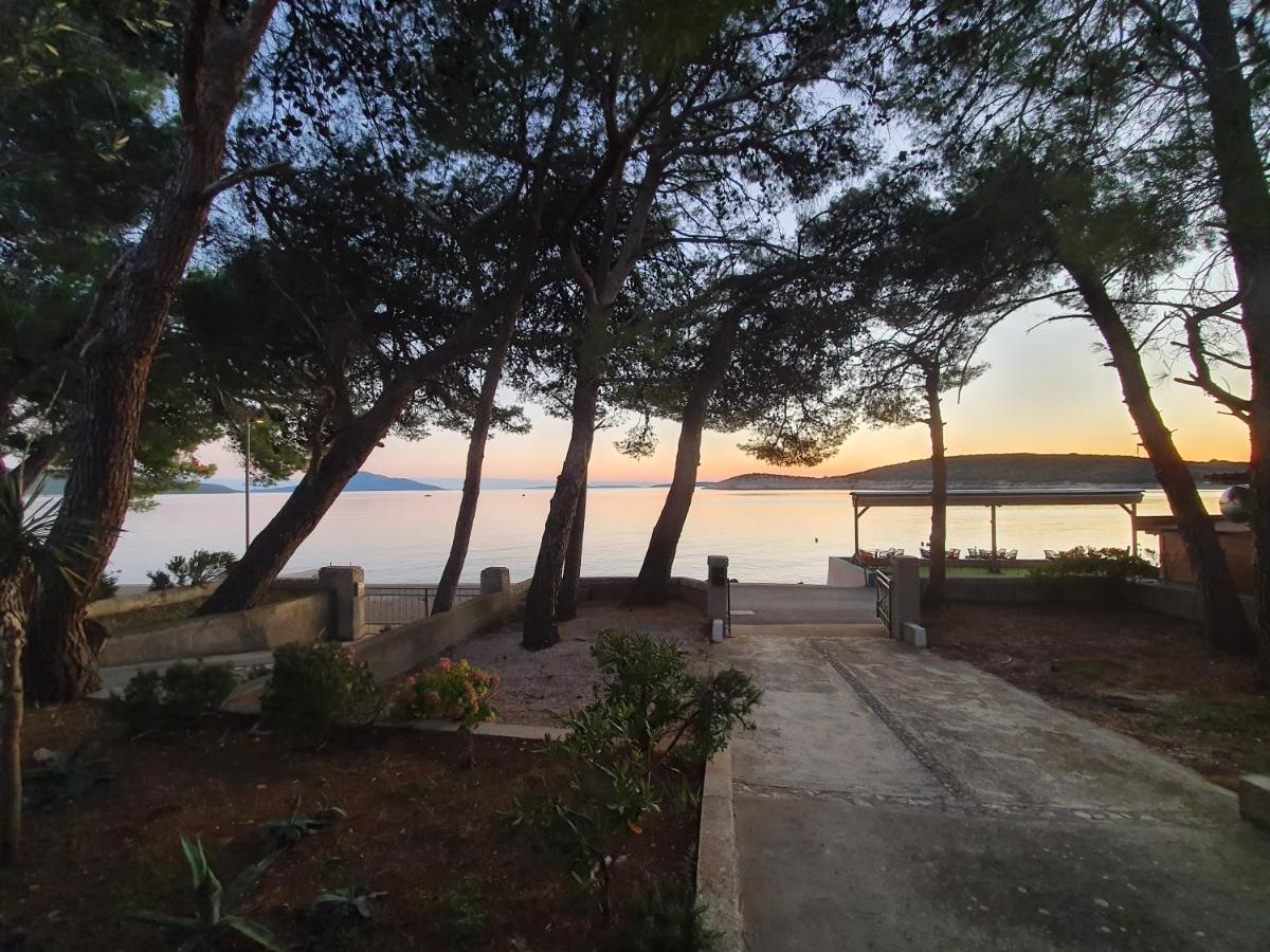 Sidus Maris, Spacious Seaside Apartment With Free Parking Martinšćica Eksteriør bilde