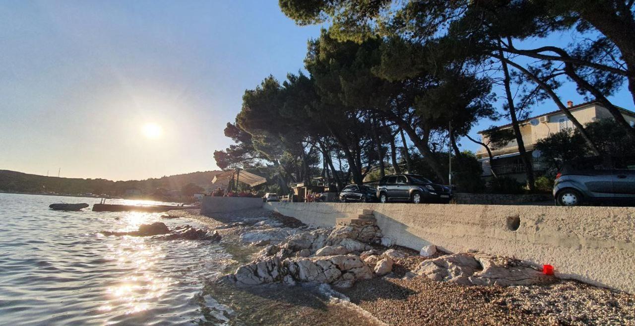 Sidus Maris, Spacious Seaside Apartment With Free Parking Martinšćica Eksteriør bilde